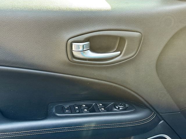 Used 2018 Jeep Compass Latitude w/ Popular Equipment Group AWD/4WD image 18