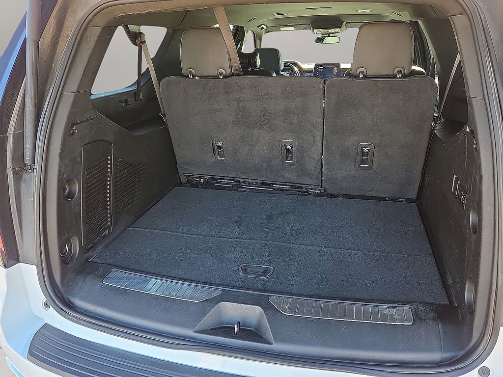 Used 2023 Chevrolet Suburban Premier image 16