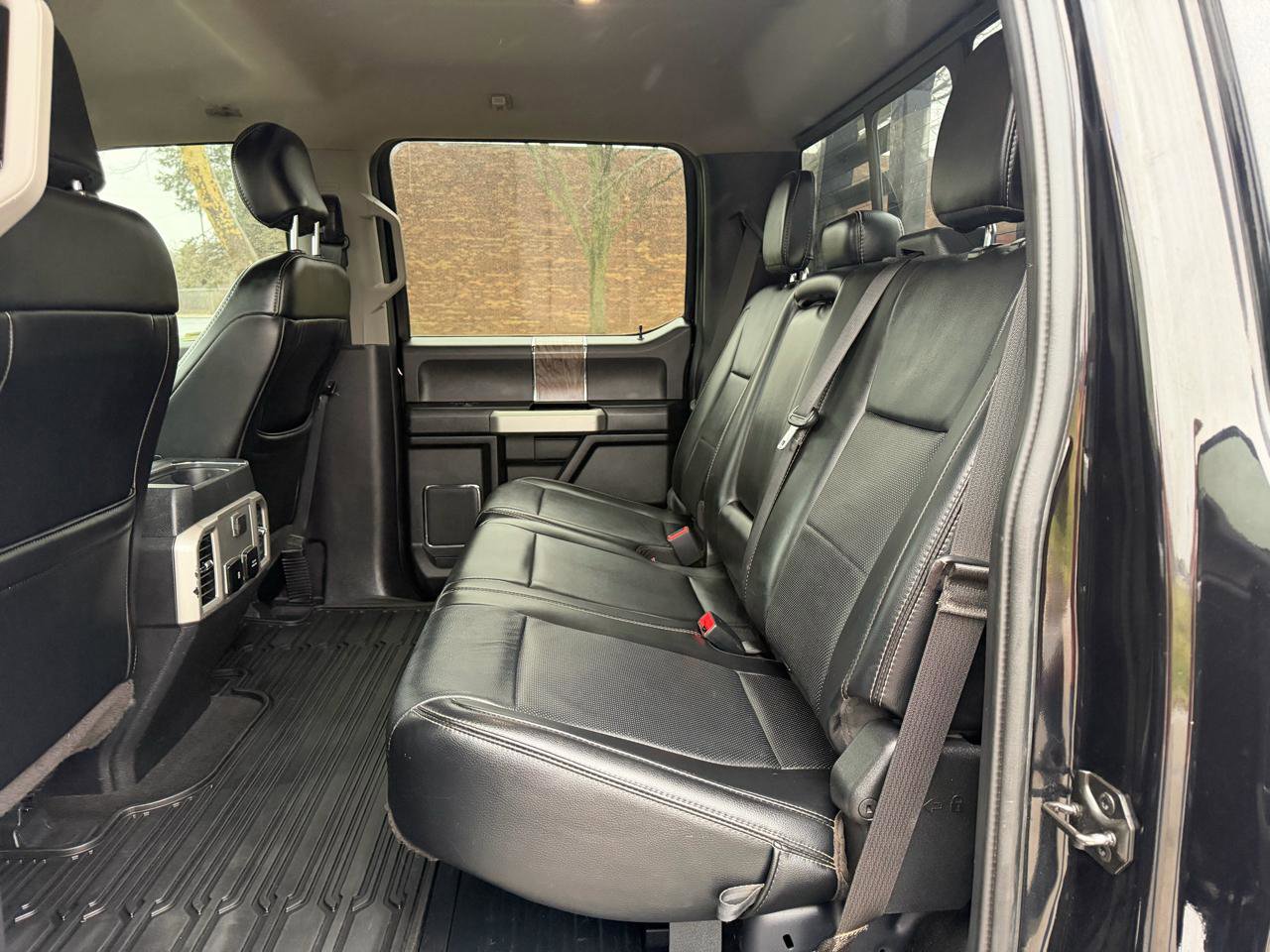 Used 2019 Ford F350 Lariat image 33