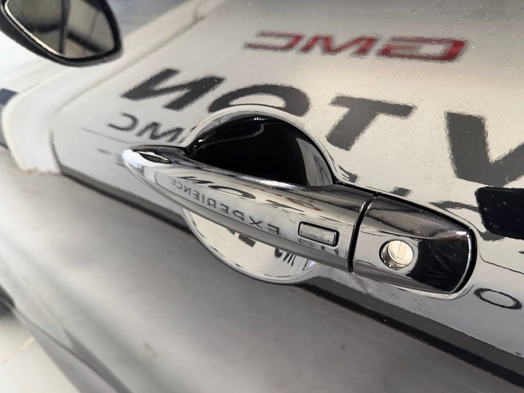 Used 2025 Nissan Pathfinder SL AWD/4WD image 12