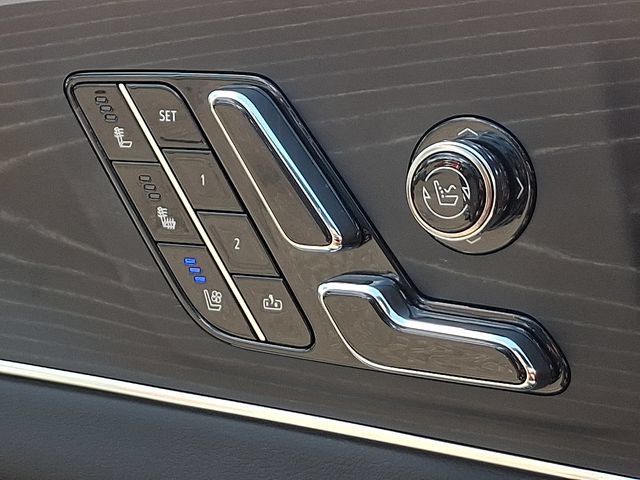 Certified 2024 Cadillac Lyriq Luxury AWD/4WD image 23