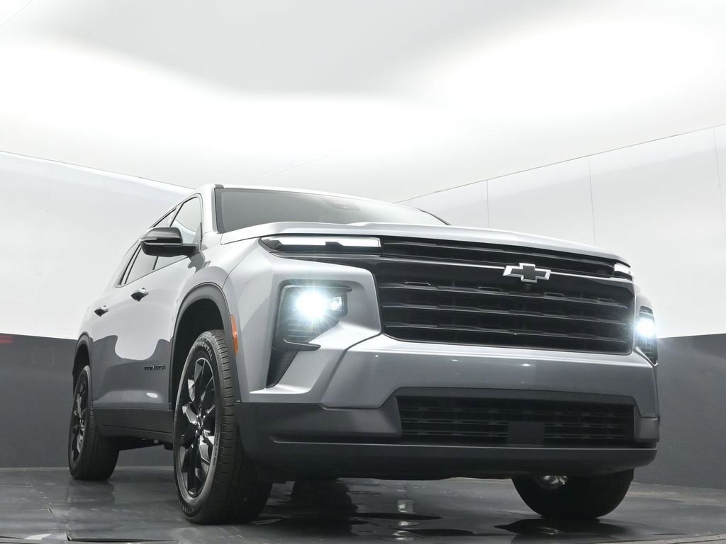 Used 2024 Chevrolet Traverse LT w/ Midnight/Sport Edition FWD image 5