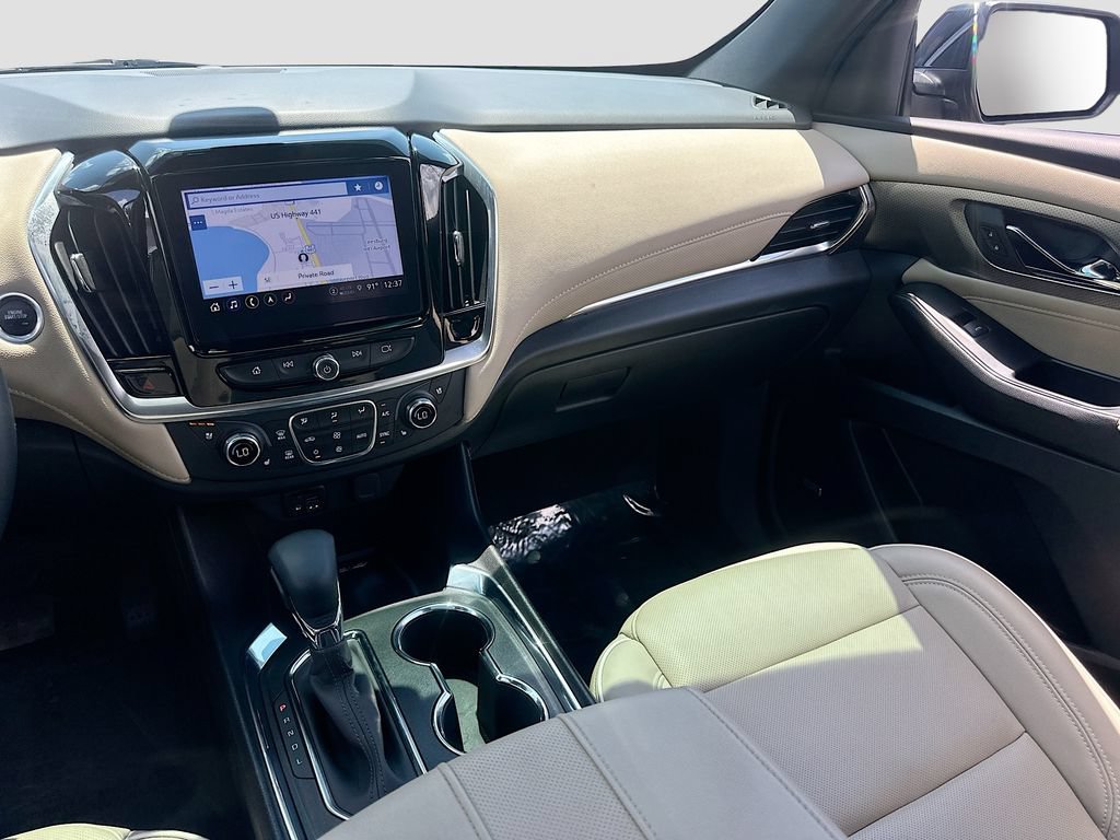 Used 2023 Chevrolet Traverse Premier FWD image 25