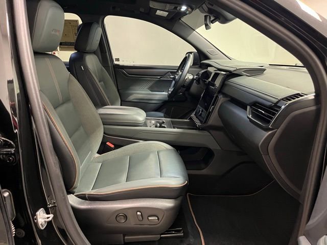 Used 2024 GMC Acadia AT4 w/ Luxury Package AWD/4WD image 19