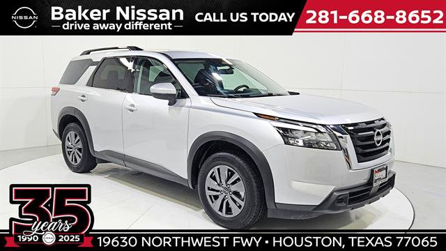 Certified 2025 Nissan Pathfinder SV FWD image 1