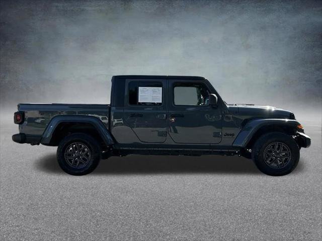 Certified 2025 Jeep Gladiator Sport AWD/4WD image 4