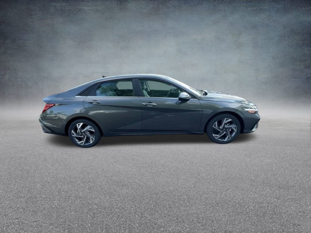 New 2025 Hyundai Elantra Limited image 24
