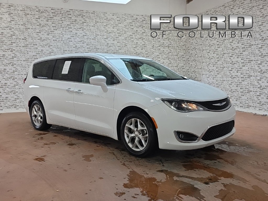 Used 2019 Chrysler Pacifica Touring Plus w/ Tire & Wheel Group image 1
