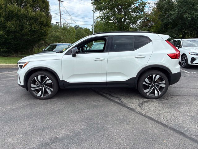 Used 2023 Volvo XC40 B5 Plus w/ Protection Package Premier AWD/4WD image 6