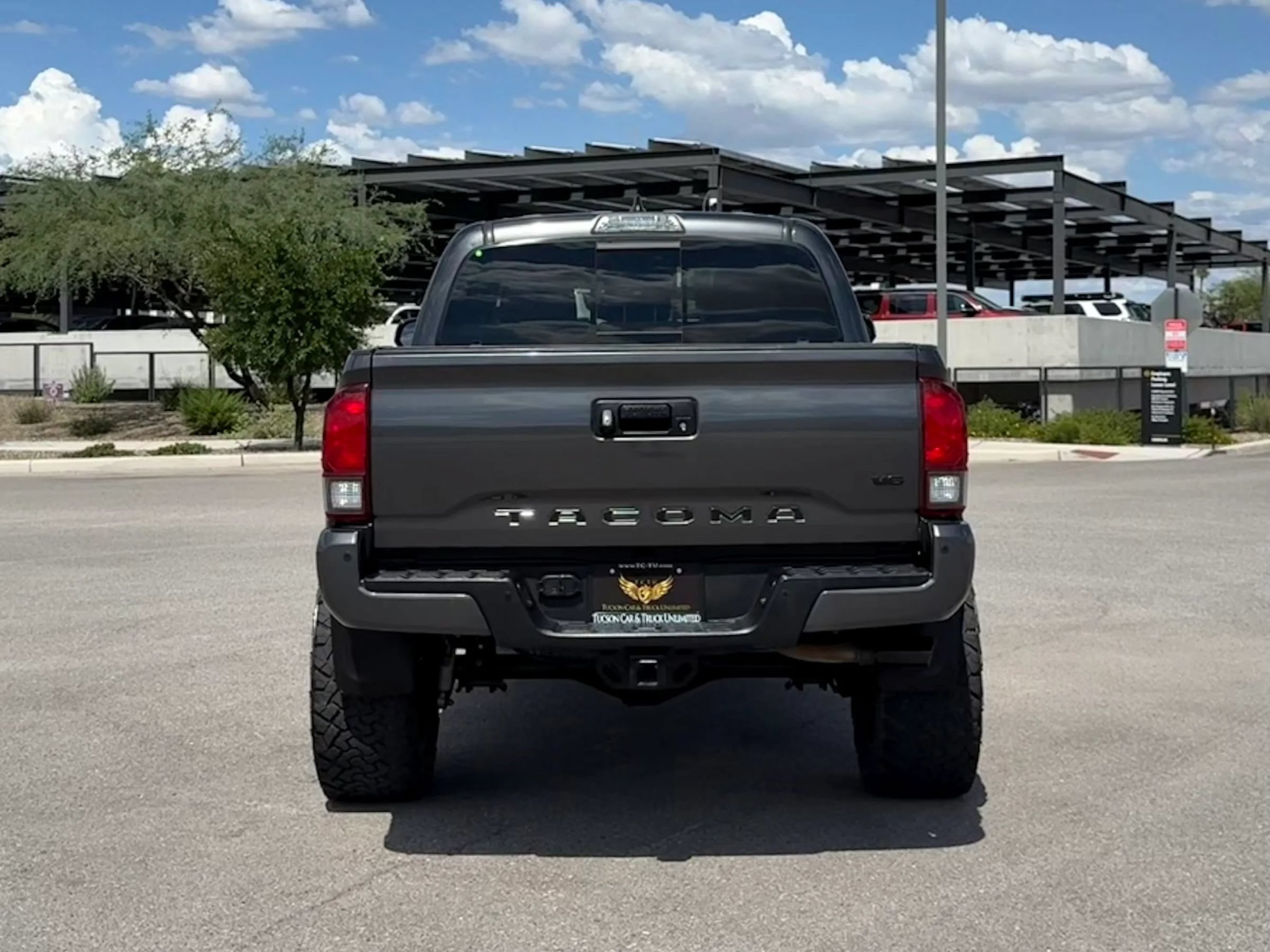 Used 2019 Toyota Tacoma TRD Sport w/ Technology Package RWD image 3