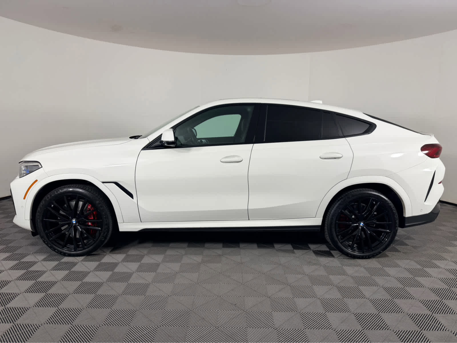 Certified 2023 BMW X6 M50i w/ Executive Package AWD/4WD image 6