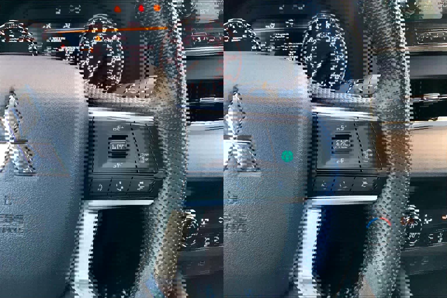 Used 2023 Mitsubishi Outlander SE image 24