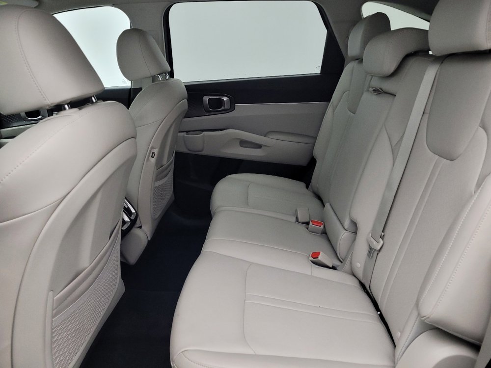 Used 2021 Kia Sorento S image 18