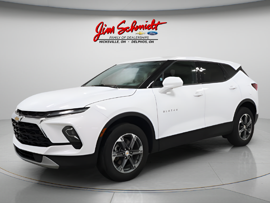 Used 2025 Chevrolet Blazer LT FWD image 2