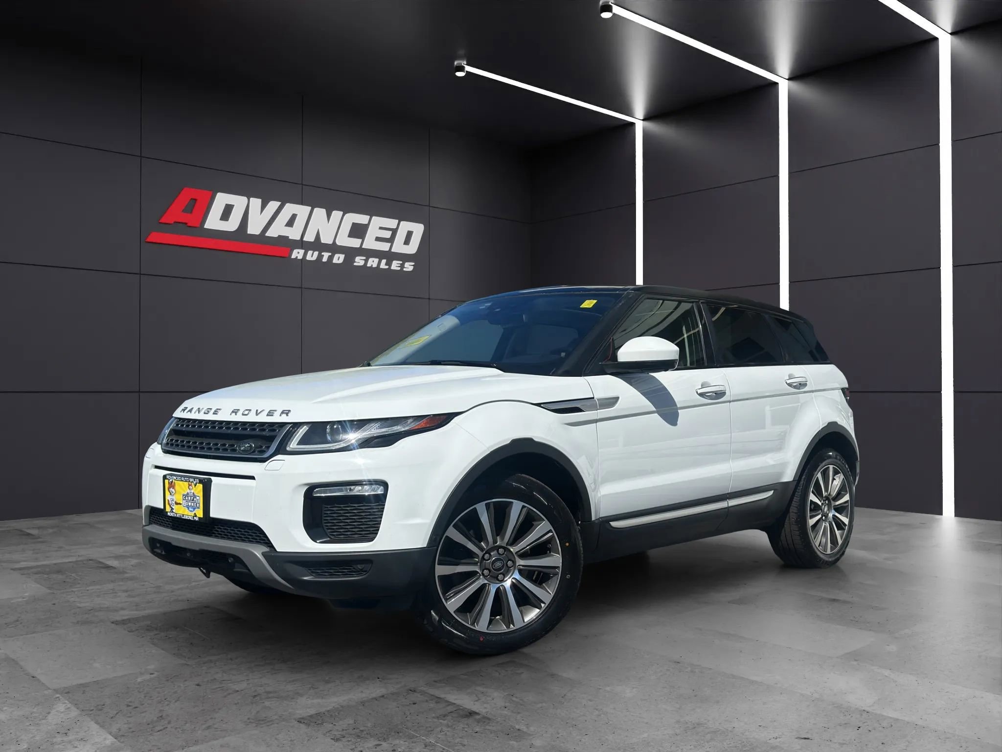Used 2018 Land Rover Range Rover Evoque HSE AWD/4WD image 3