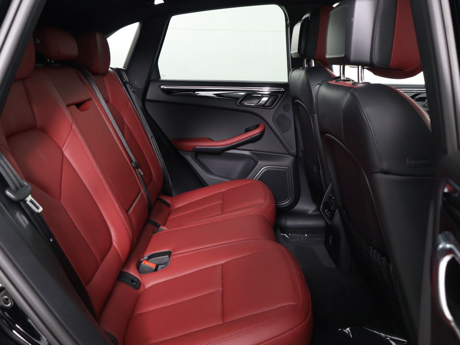 Certified 2026 Porsche Macan AWD/4WD image 32
