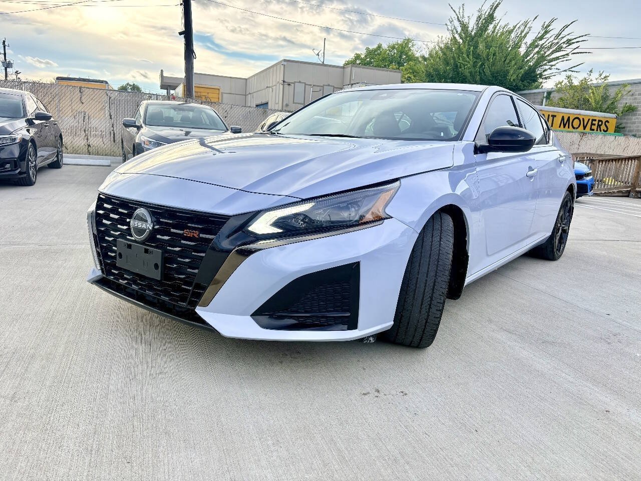 Used 2023 Nissan Altima 2.5 SR FWD image 3