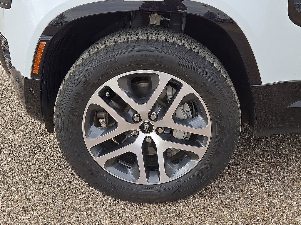 Used 2024 Land Rover Defender 110 X-Dynamic SE image 11