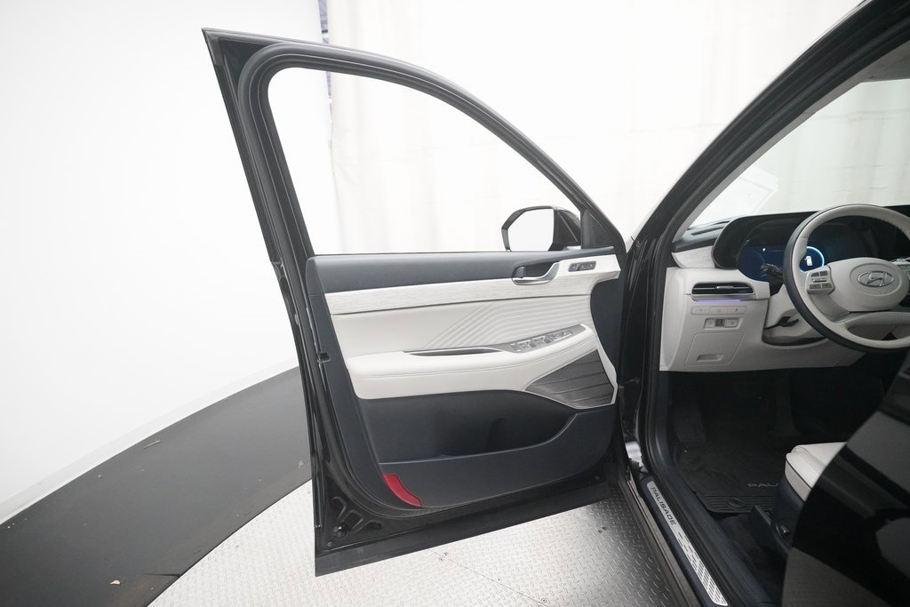Used 2023 Hyundai Palisade Calligraphy w/ Winter Package image 29