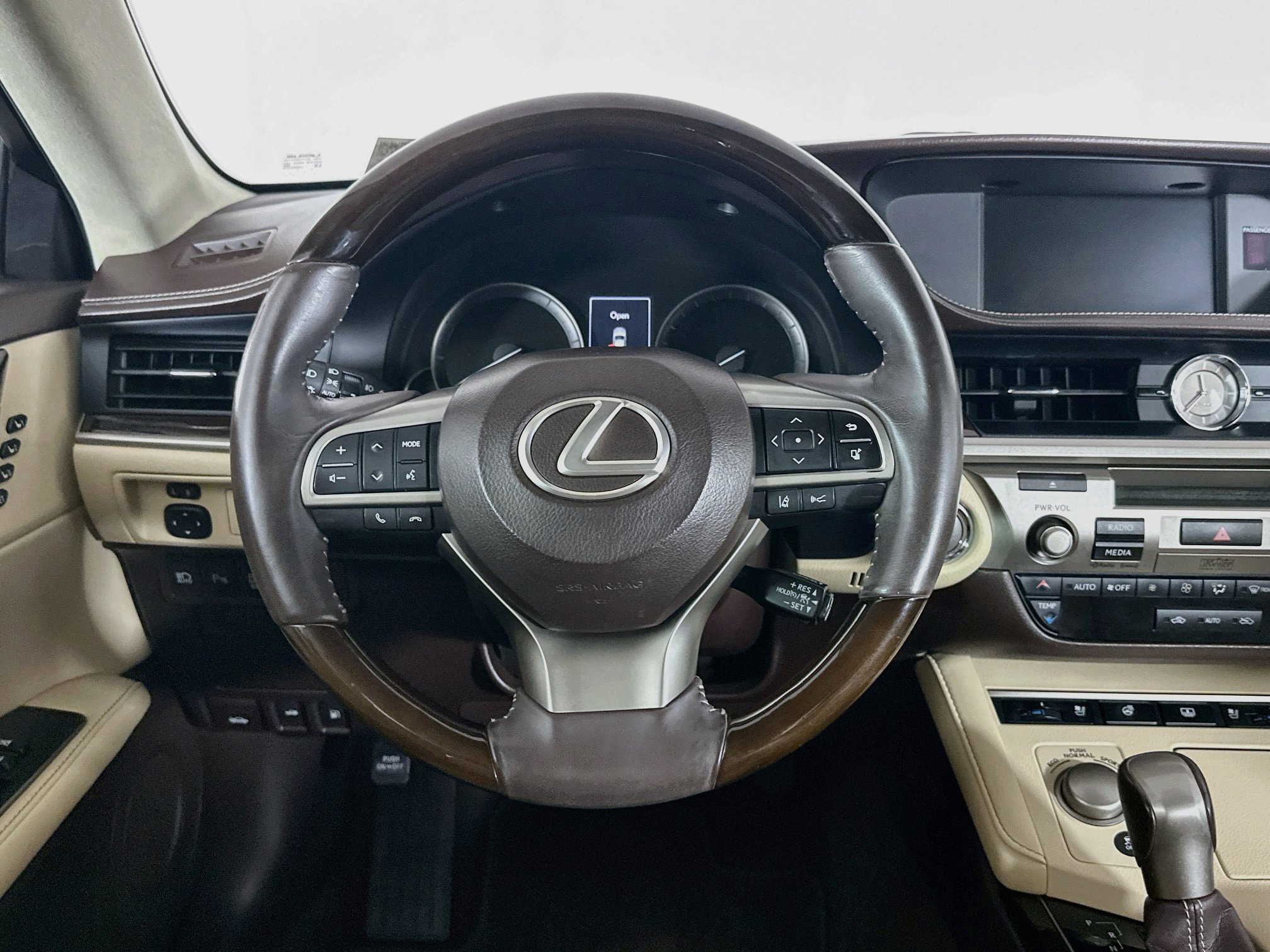 Used 2016 Lexus ES 350 w/ Ultra Luxury Package FWD image 18