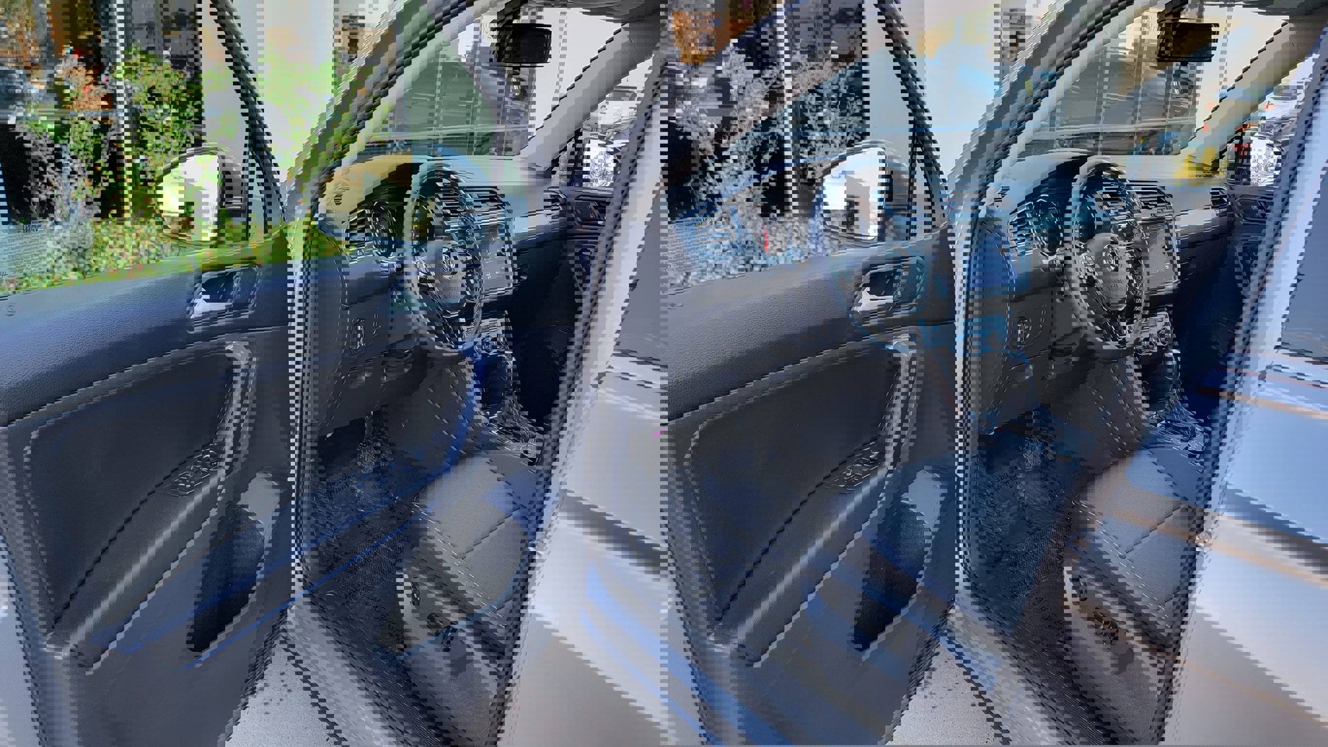 Used 2021 Volkswagen Tiguan SE image 12