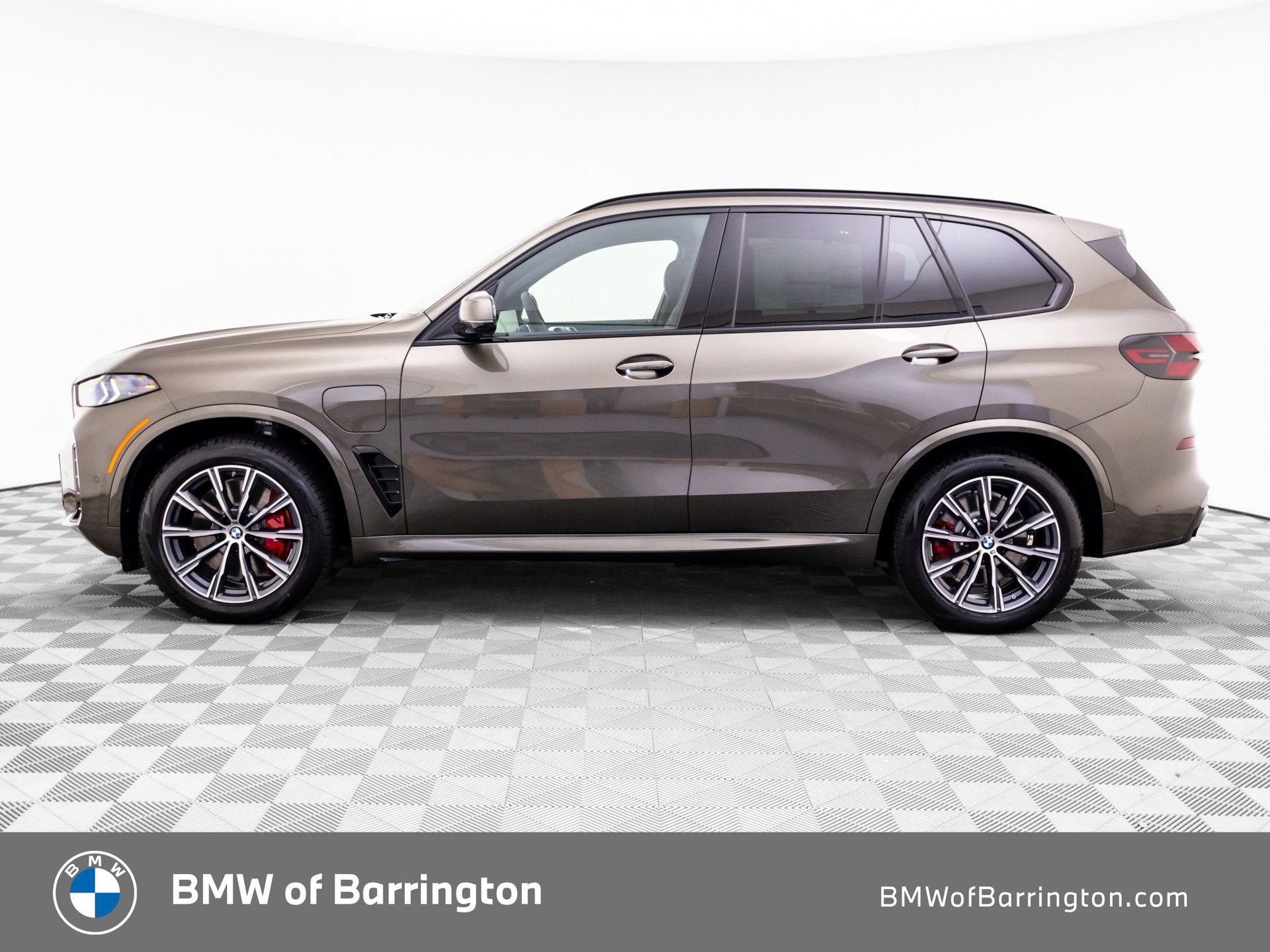 New 2026 BMW X5 xDrive50e w/ M Sport Package AWD/4WD image 2