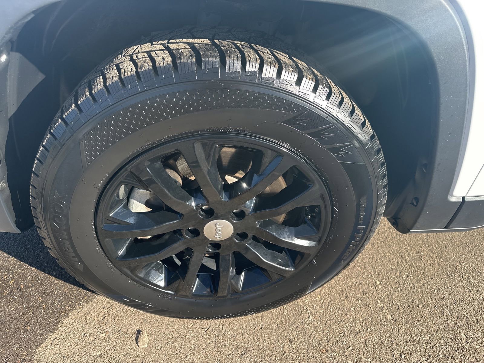 Used 2020 Jeep Cherokee Latitude Plus image 6