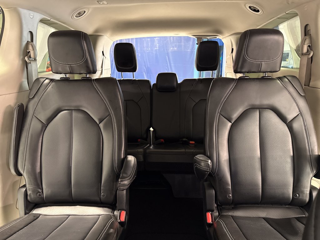 Used 2023 Chrysler Pacifica Touring-L FWD image 36