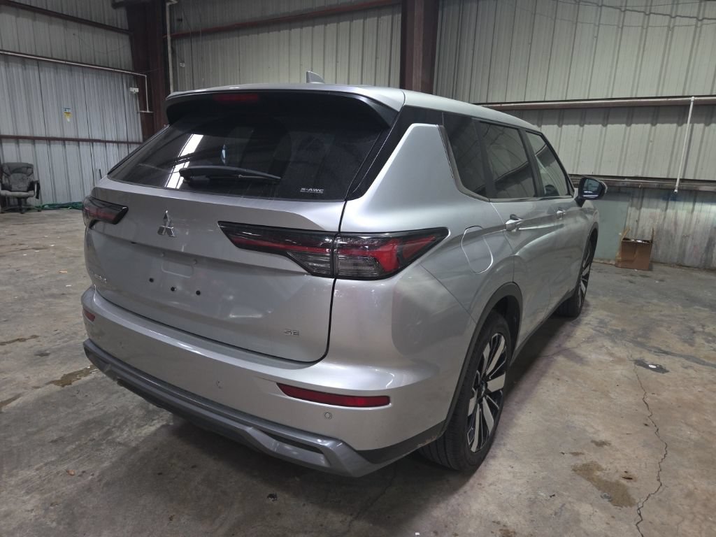 Used 2025 Mitsubishi Outlander SE AWD/4WD image 9
