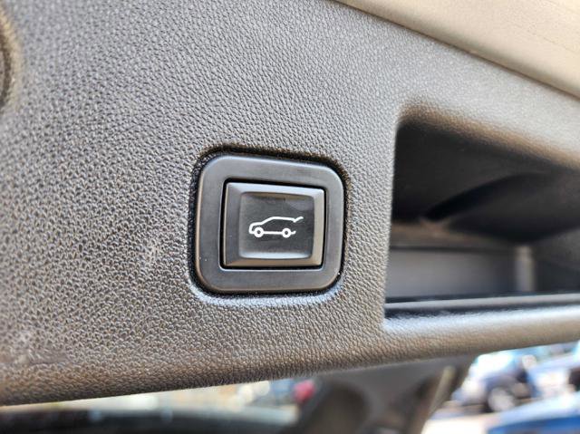 Used 2018 Chevrolet Equinox Premier image 15