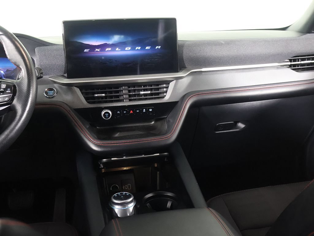 Used 2025 Ford Explorer ST-Line w/ ST-Line Street Pack AWD/4WD image 35