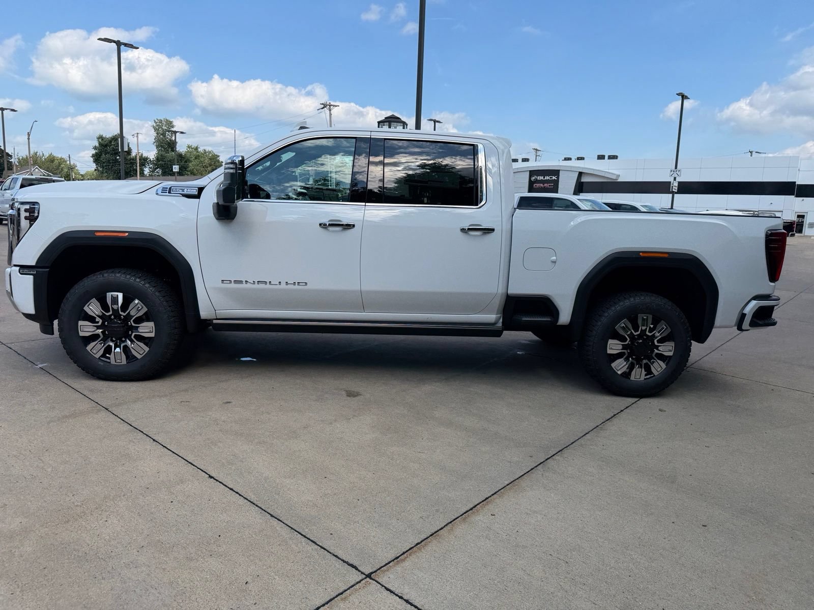 New 2026 GMC Sierra 3500 Denali w/ Denali Reserve Package AWD/4WD image 8