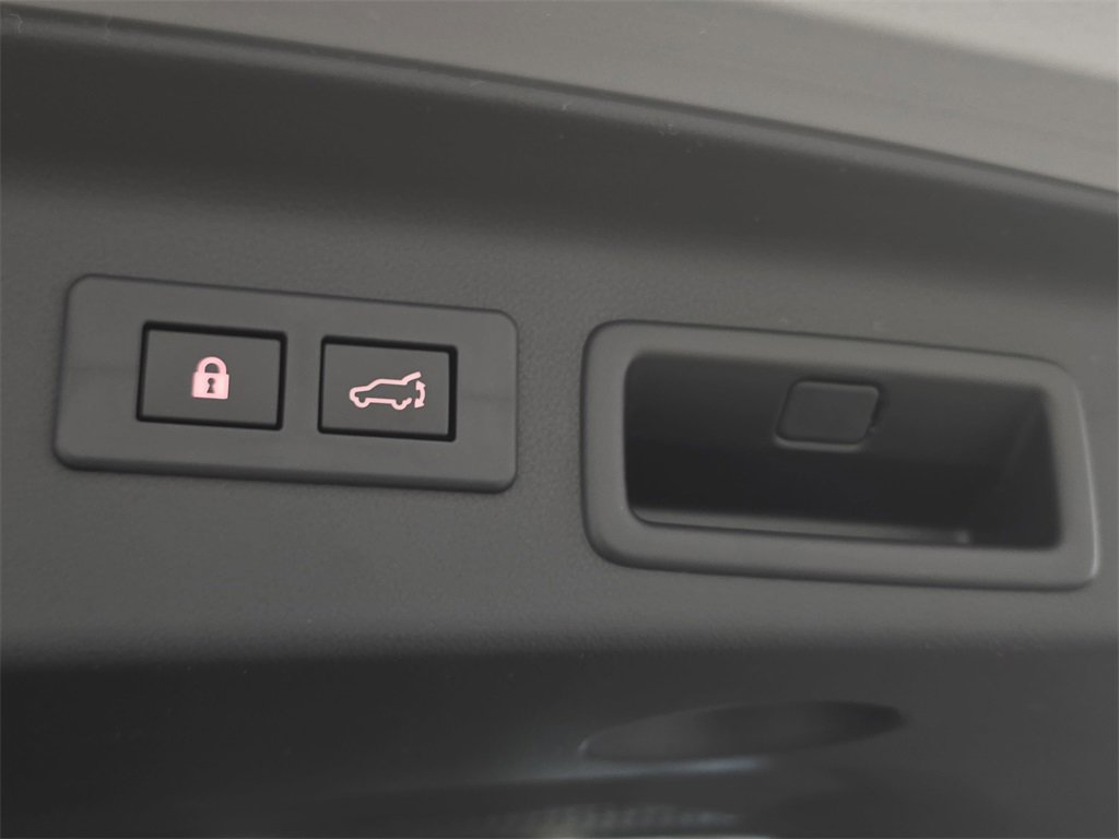 Used 2025 Subaru Forester Premium image 29