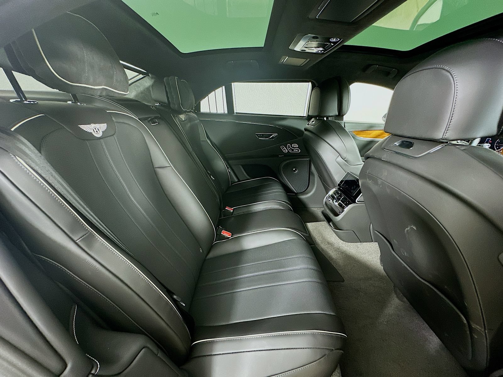 Used 2022 Bentley Flying Spur V8 AWD/4WD image 46