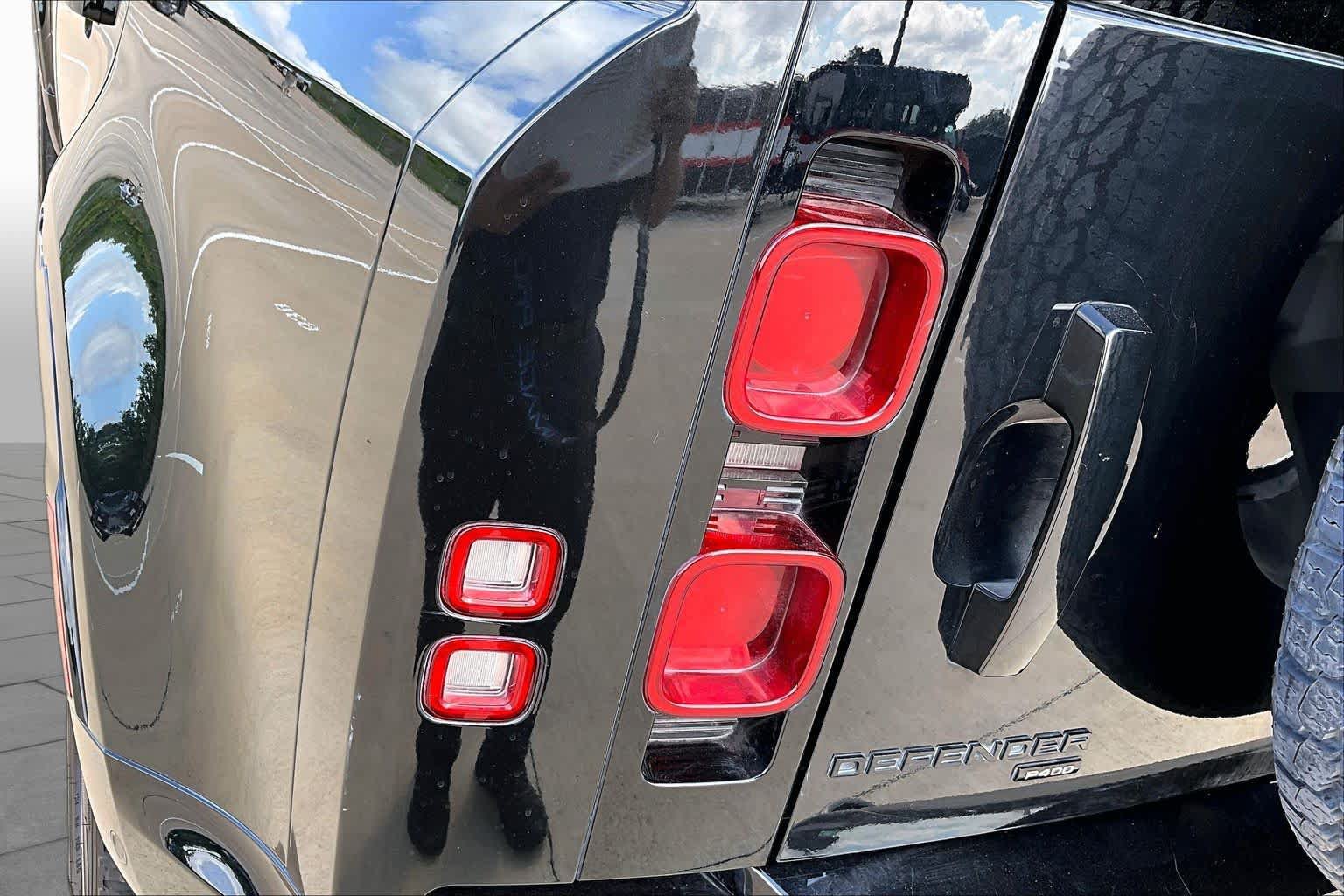 Used 2022 Land Rover Defender 110 X-Dynamic SE AWD/4WD image 29