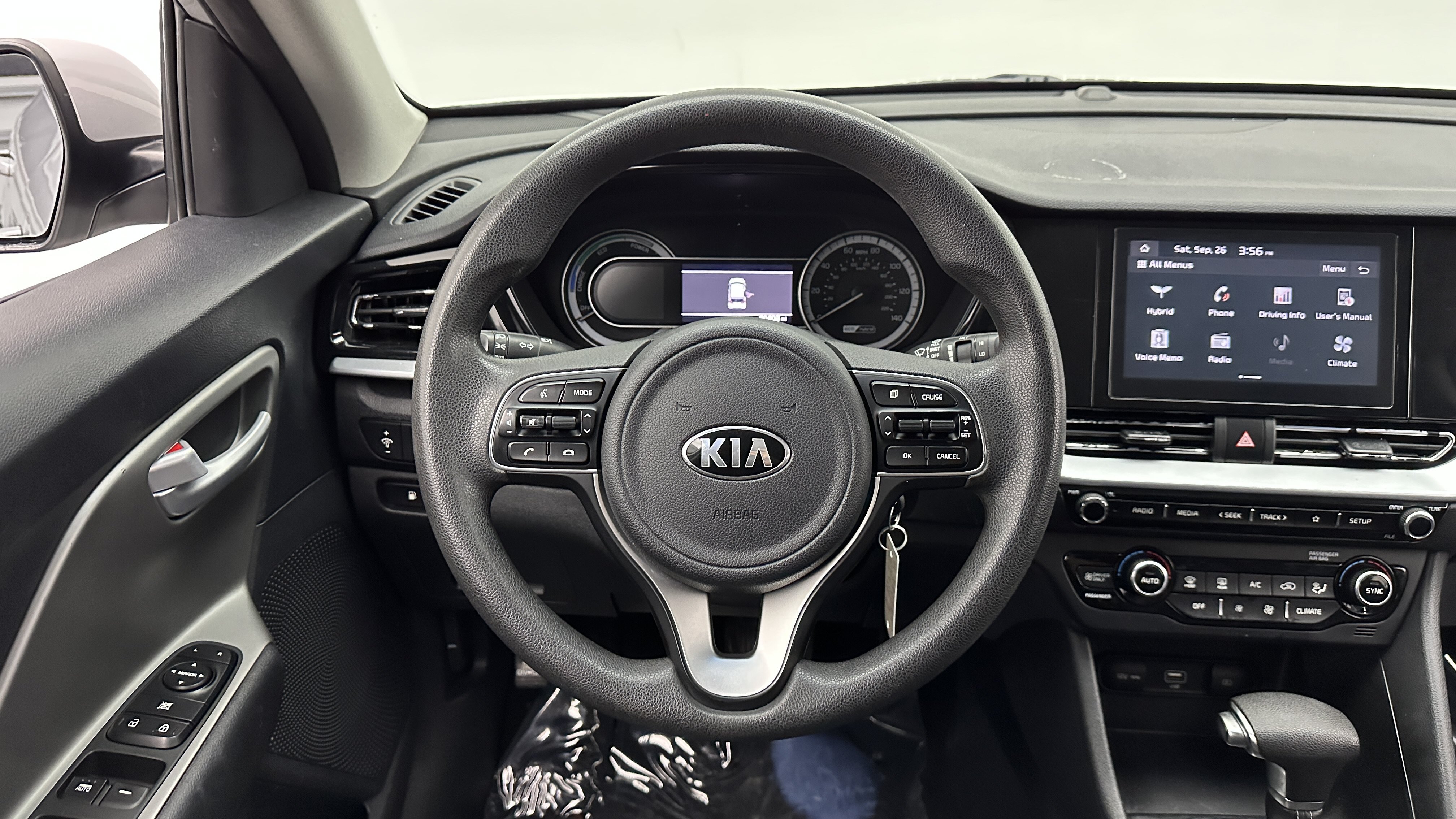 Used 2020 Kia Niro LX FWD image 28