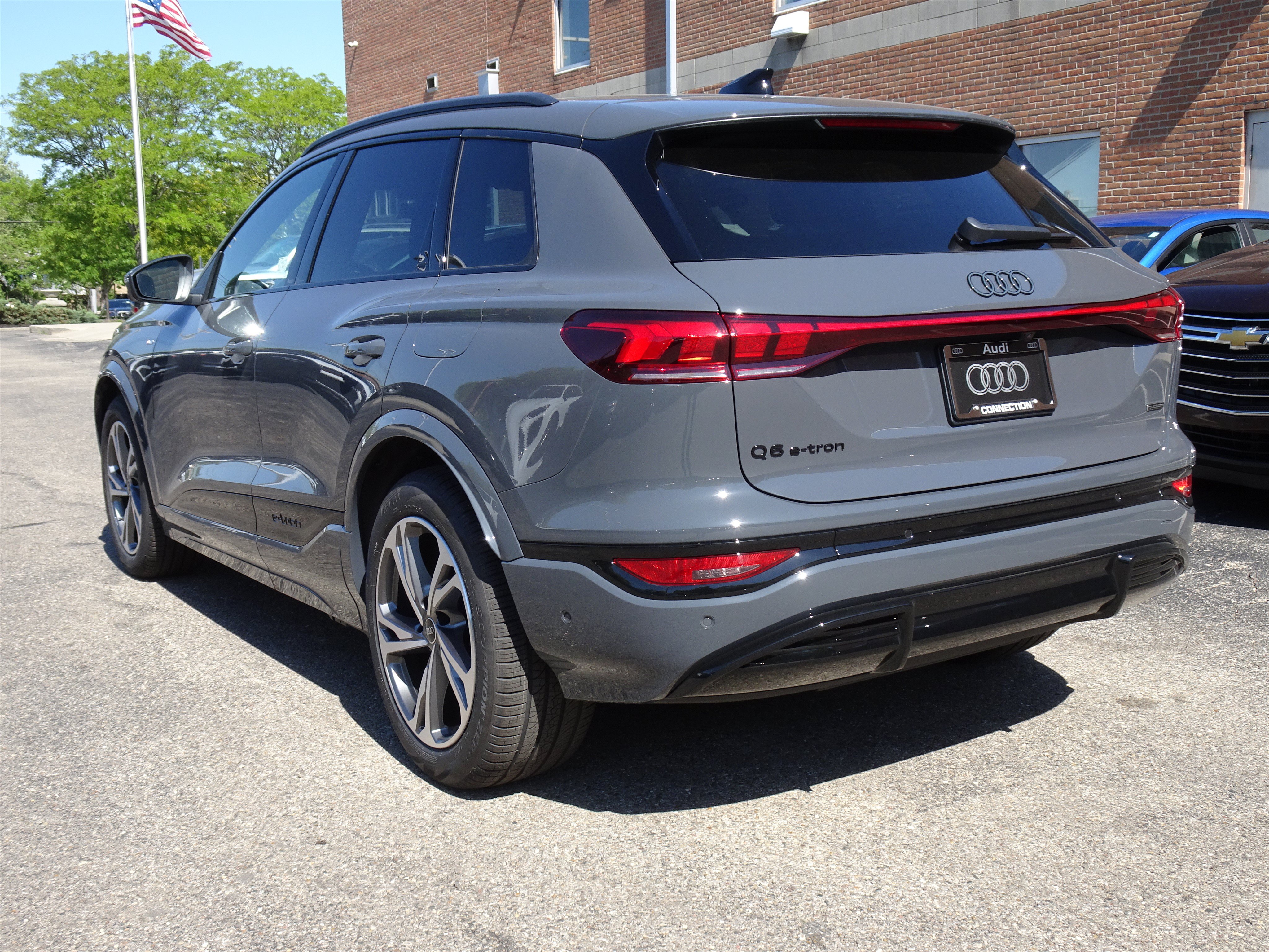 New 2027 Audi Q6 e-tron Premium Plus AWD/4WD image 3