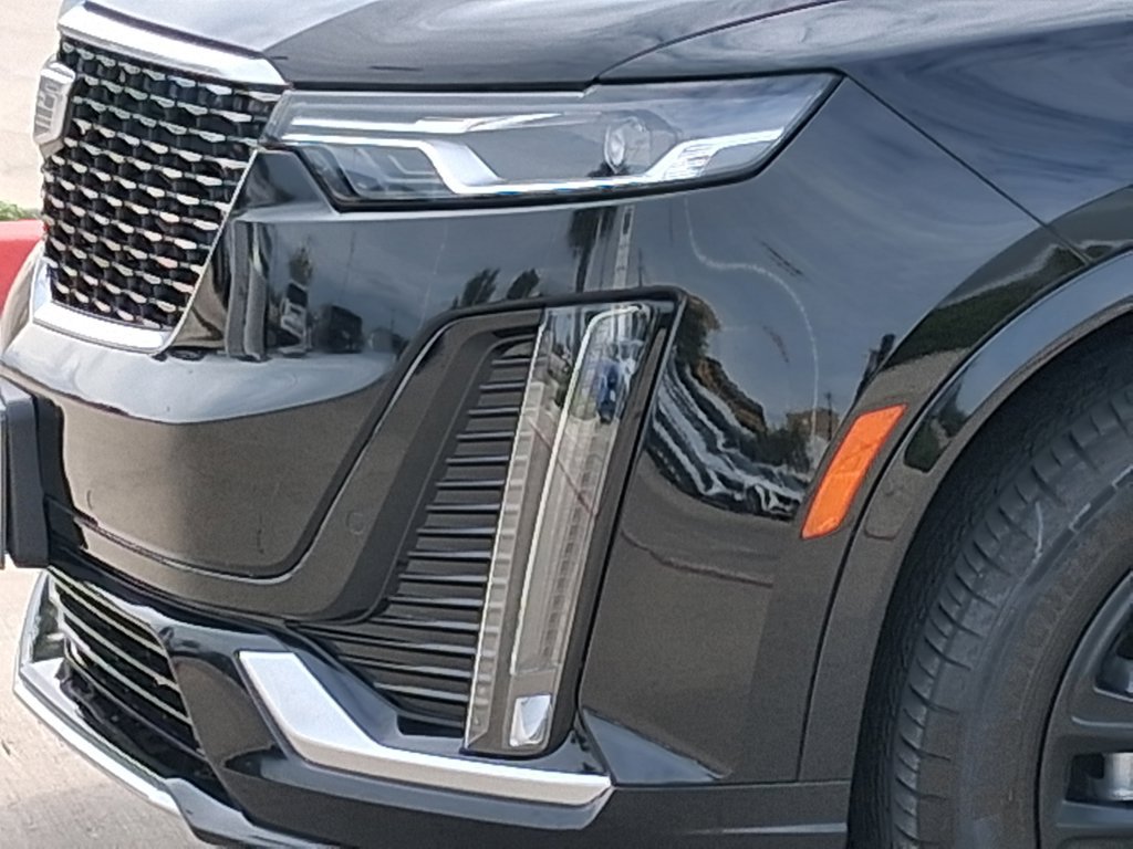 Certified 2025 Cadillac XT6 Luxury w/ LPO, Red Accent Package FWD image 8