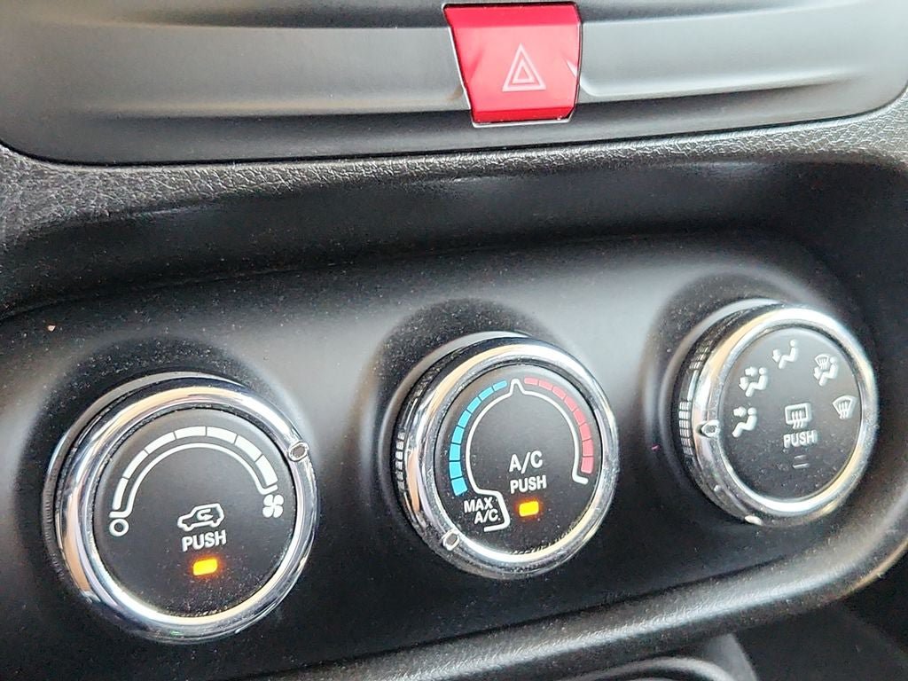 Certified 2017 Jeep Renegade Altitude FWD image 28