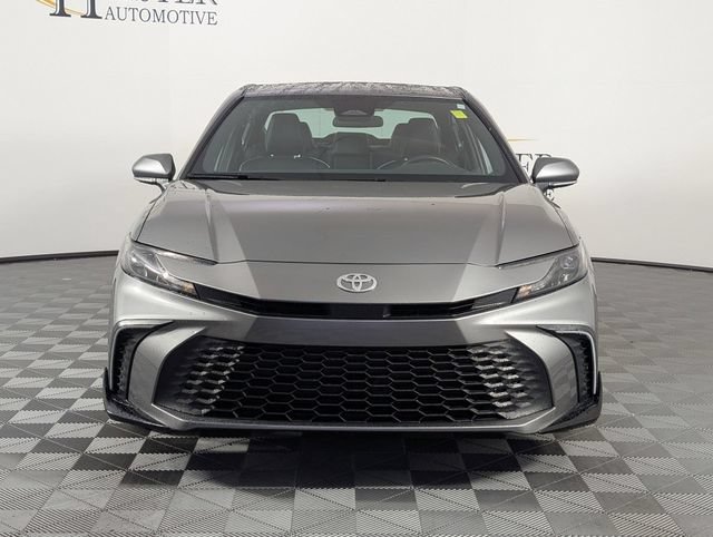 Used 2025 Toyota Camry SE FWD image 3