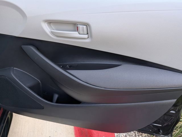 Used 2025 Toyota Corolla LE FWD image 33