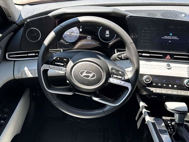 Used 2025 Hyundai Elantra Limited FWD image 13