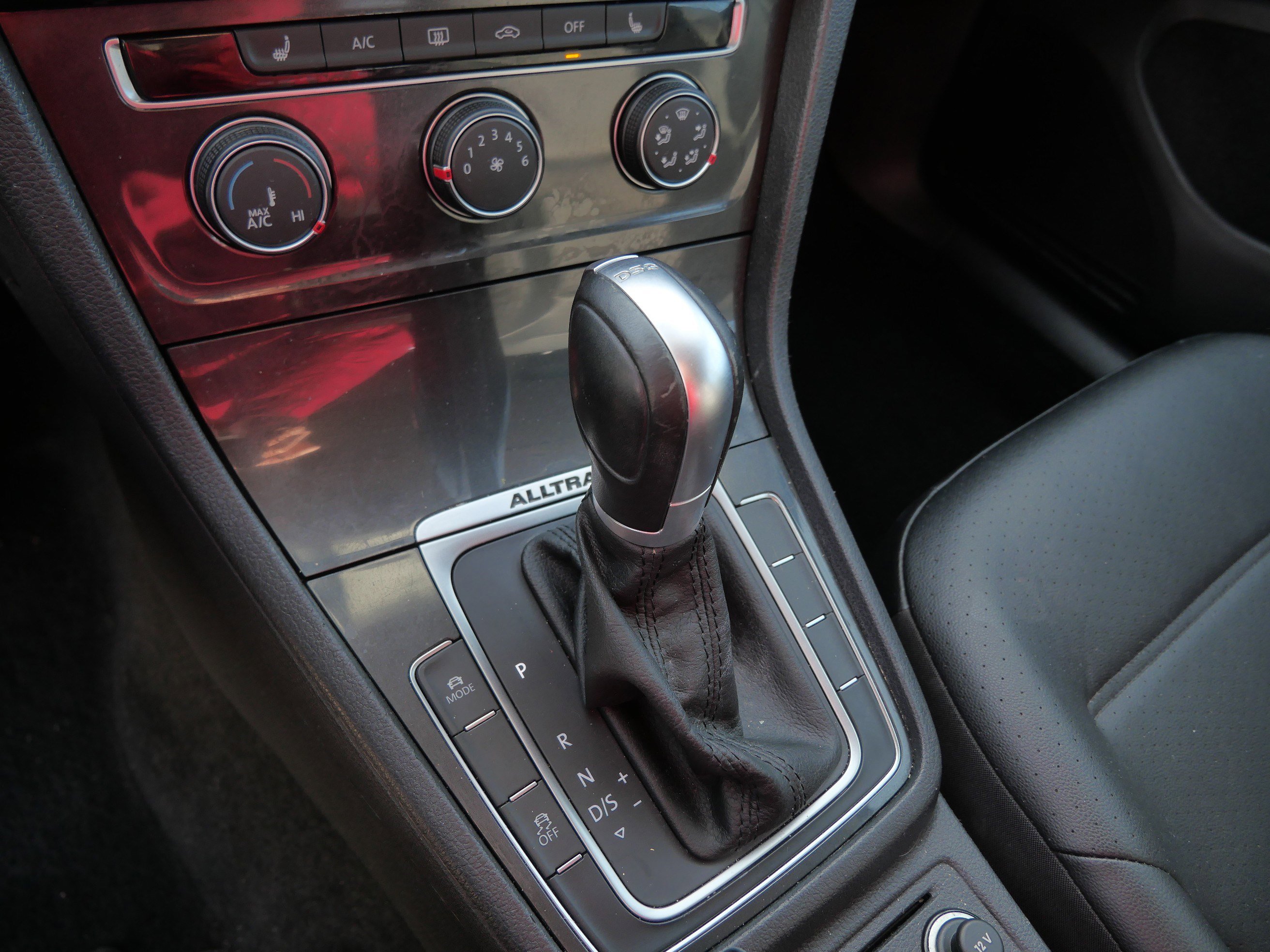 Used 2018 Volkswagen Golf Alltrack S image 24