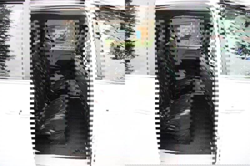 Used 2020 Chrysler Voyager Lxi image 6