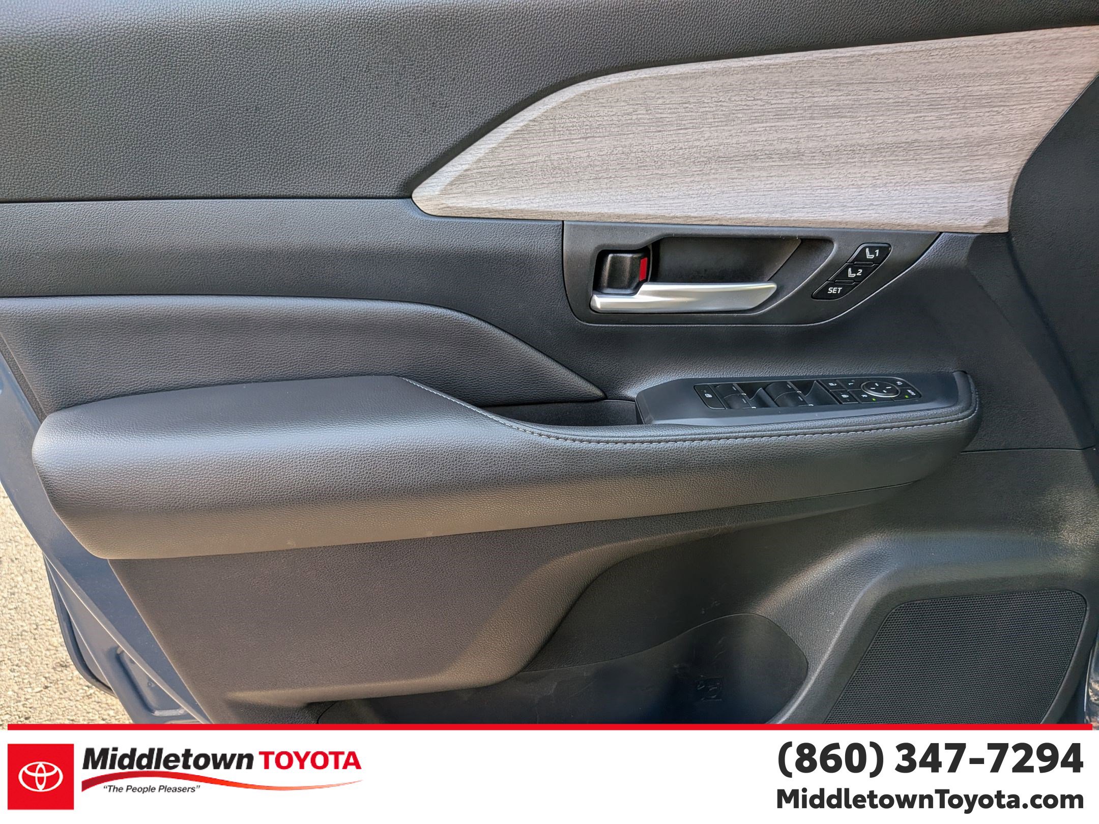 Used 2024 Toyota Grand Highlander Limited image 10