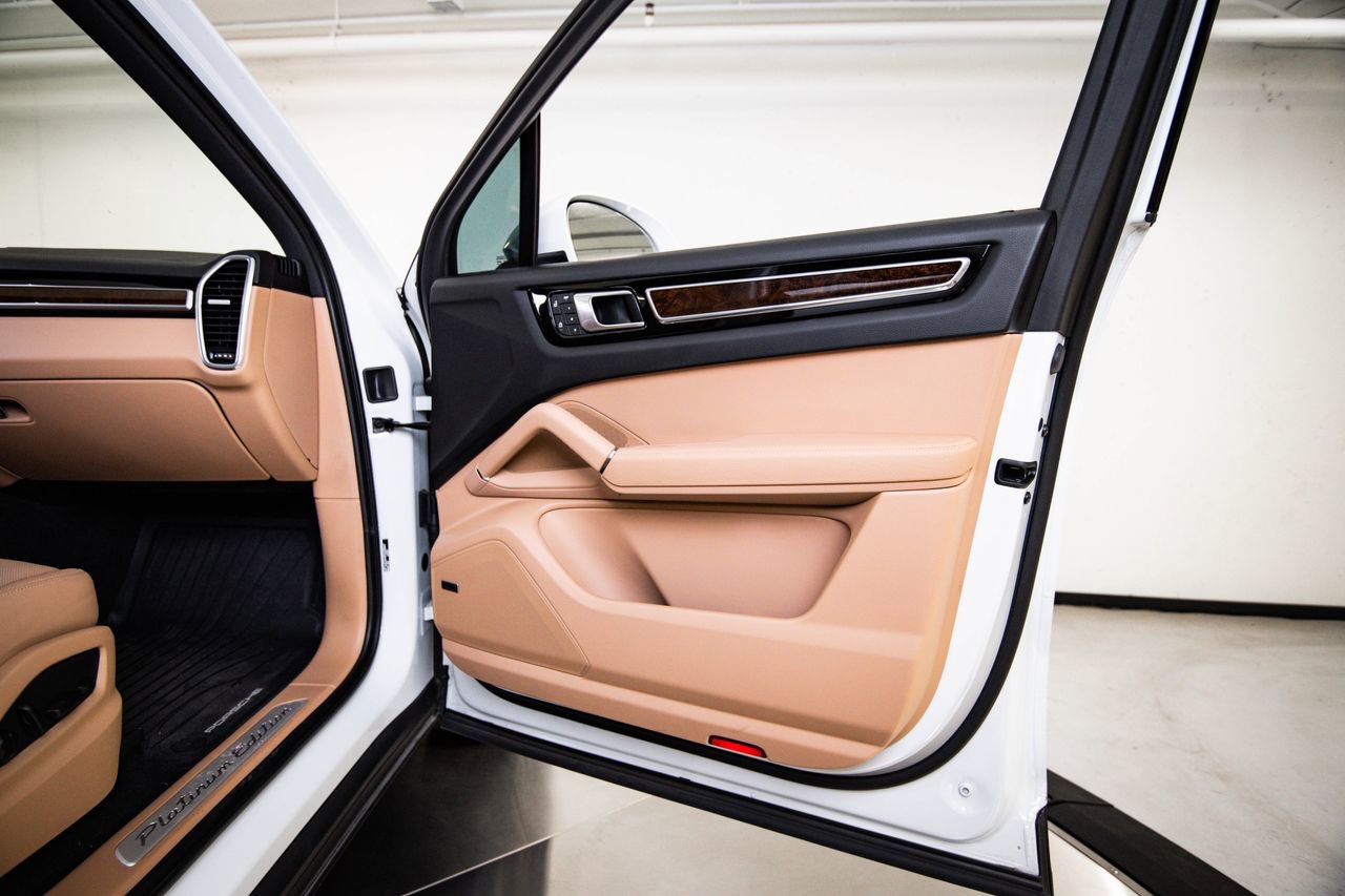 Certified 2023 Porsche Cayenne Platinum Edition image 27