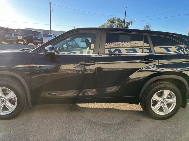 Used 2024 Toyota Highlander LE AWD/4WD image 5