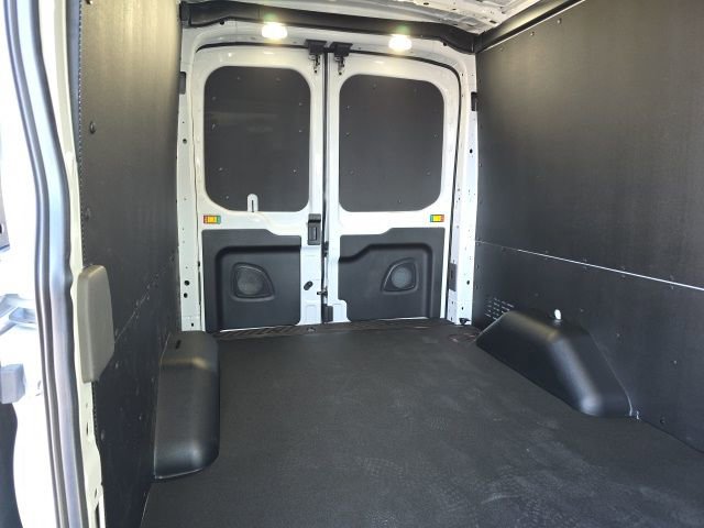 New 2026 Ford Transit 250 148 Medium Roof w/ Load Area Protection Package RWD image 17