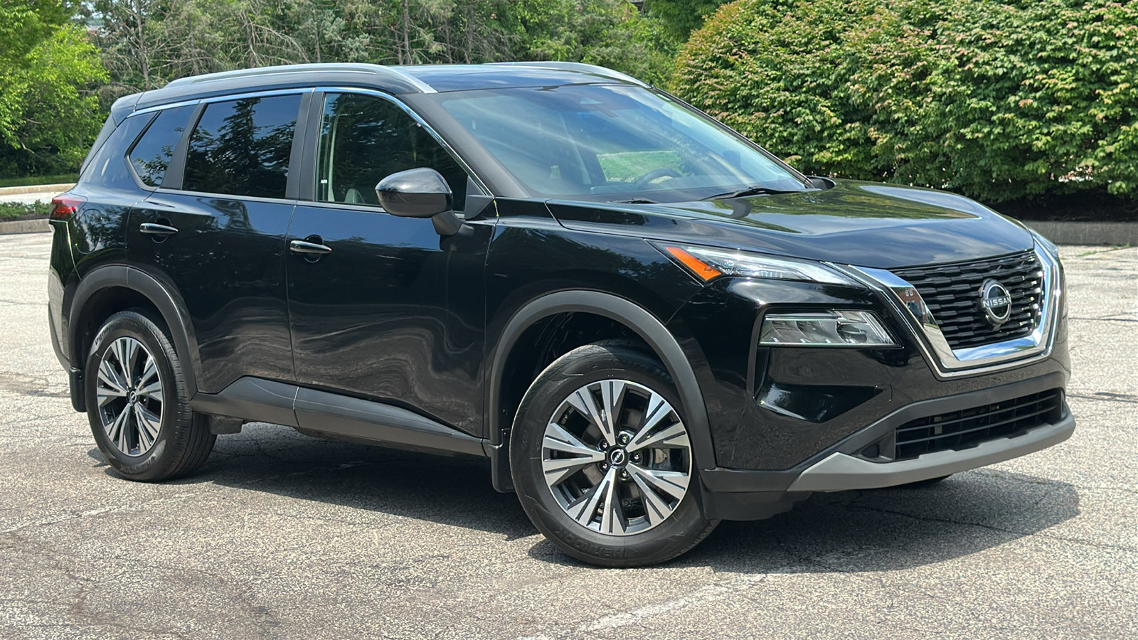 Certified 2023 Nissan Rogue SV w/ SV Premium B Package AWD/4WD image 1
