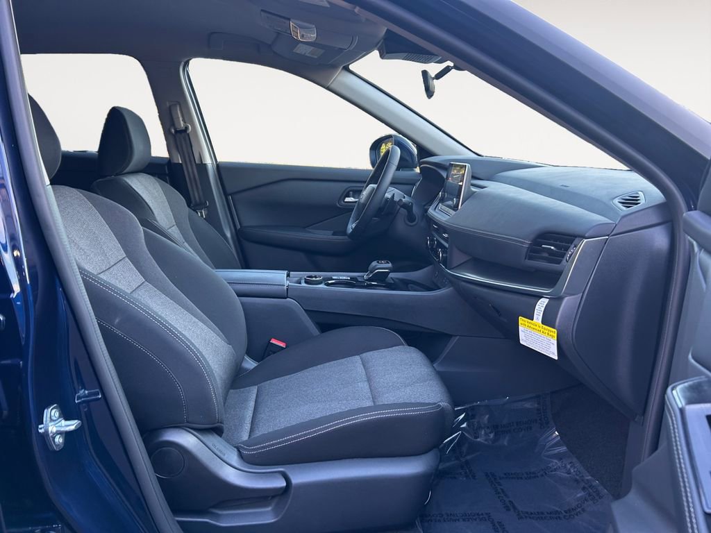 Used 2025 Nissan Rogue SV image 10